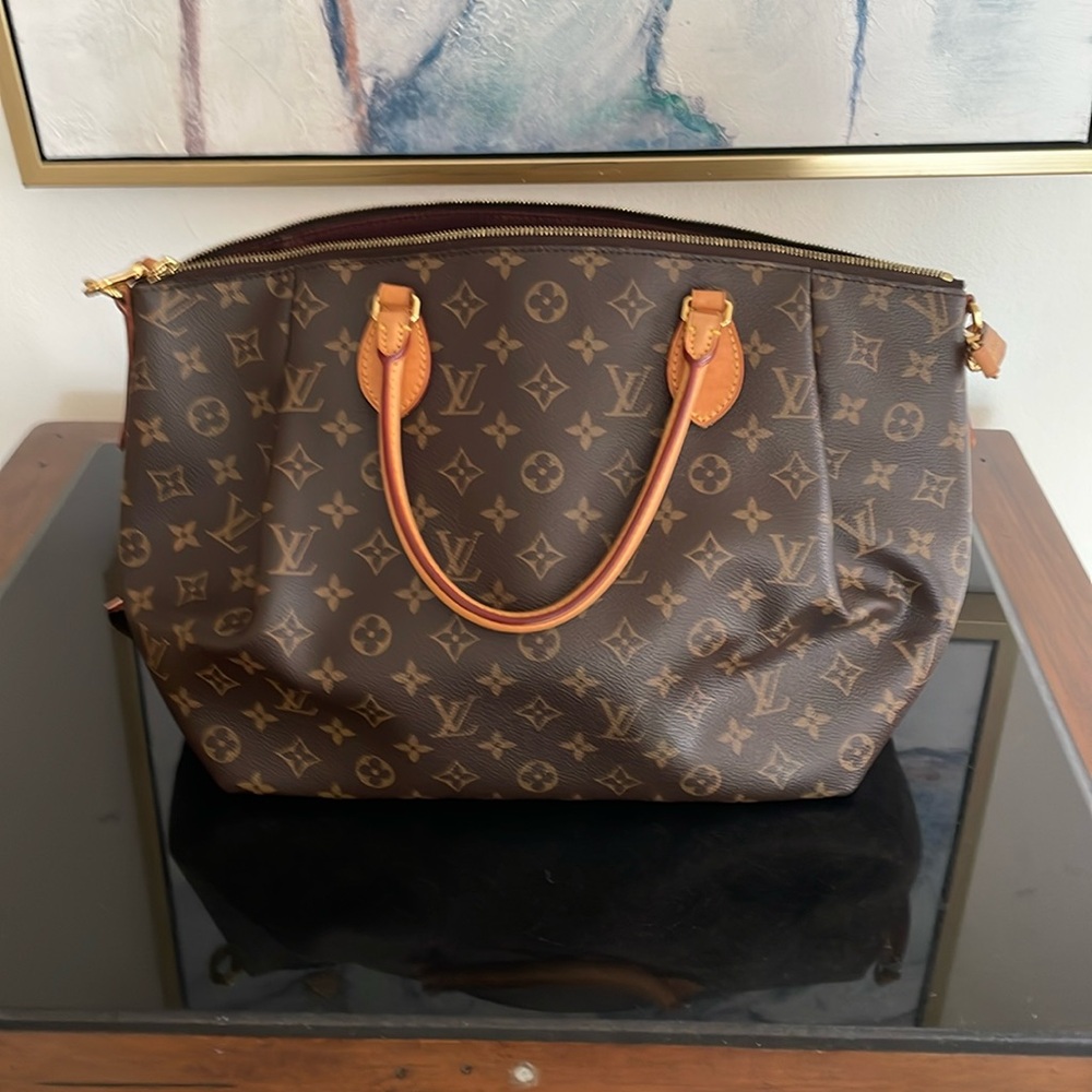 Large tote beautiful LV great condition